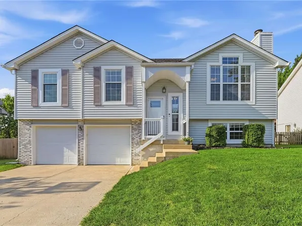 107 E Laredo Trl, Raymore, MO 64083