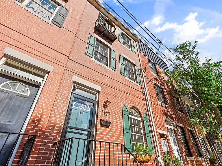 1129 N Orianna St — Photo 2