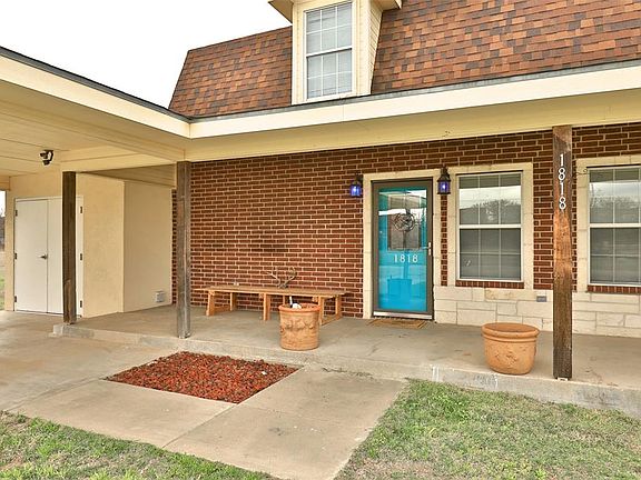 2nd image of 1818 Tonkawa Cir