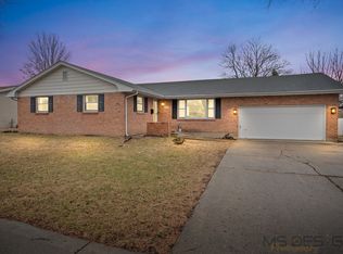 1532 Huntington Rd, Dekalb, IL 60115