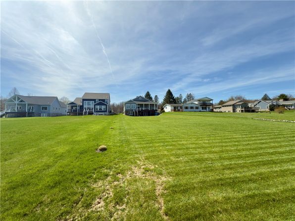 648 Latonka Dr, Mercer, PA 16137