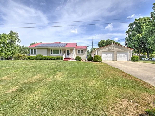3204 E Meadow Ln, Decatur, IL 62521