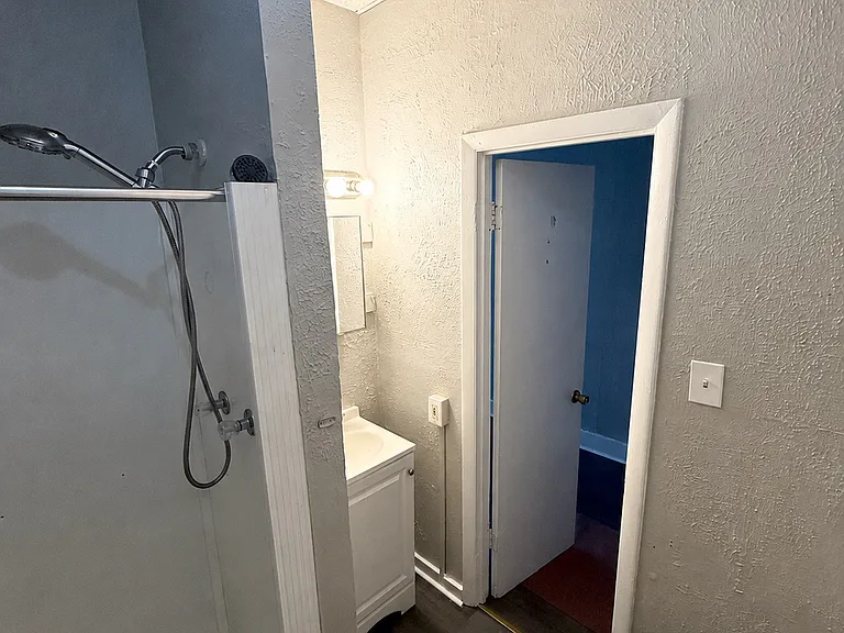 611 E Market St #1 — Photo 13