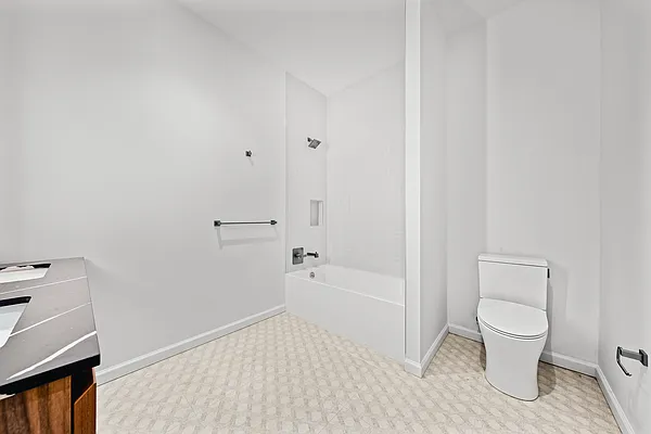 Bathroom, photo 2