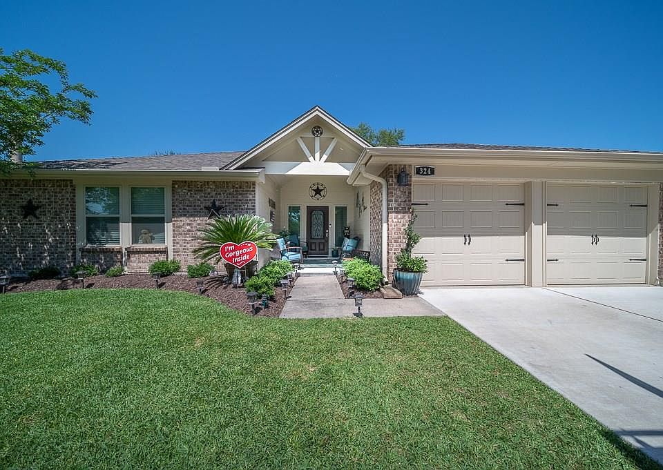 1st image of 324 Forest Hills Dr