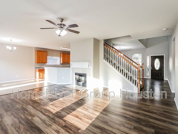 5th image of 557 Small Cedar Dr