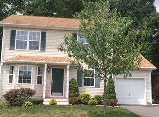 6 Harvest Ct, Newington, CT 06111
