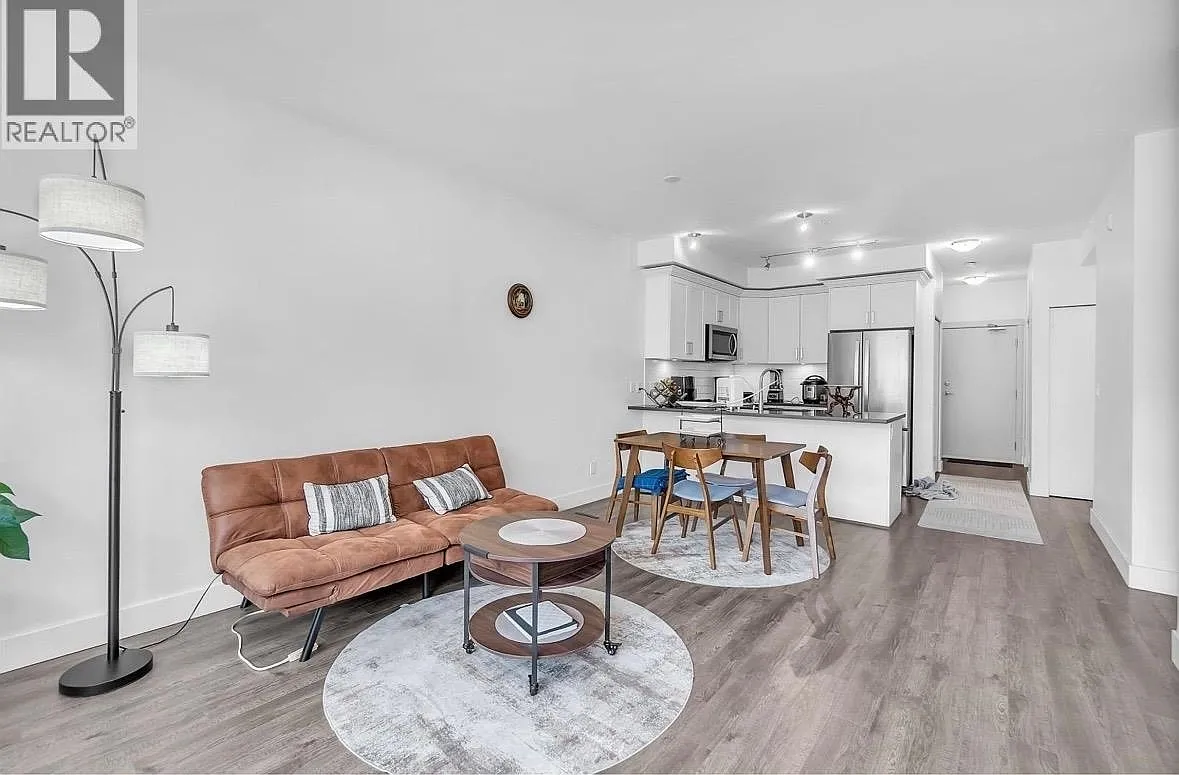 2 bed, 900 sqft, $2,700 — Photo 3