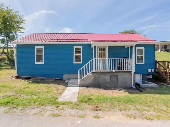 108 George St, Narrows, VA 24124