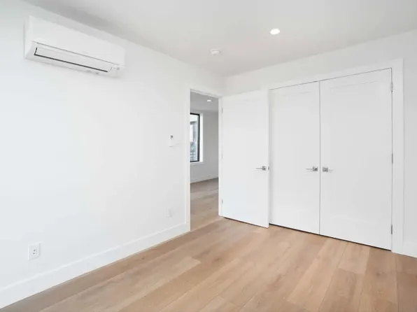 23-33 Astoria Boulevard image 7 of 12