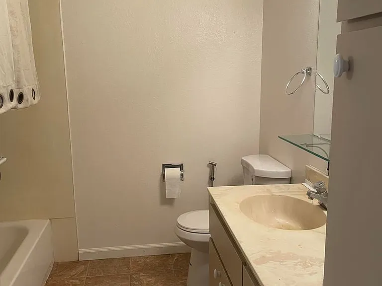 2557 Vallejo St — Photo 8
