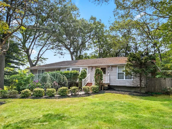 4 Berry Lane, Miller Place, NY 11764