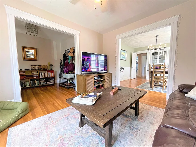 68 Willis Ave — Photo 8