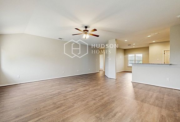 4th image of 512 Long Leaf Dr