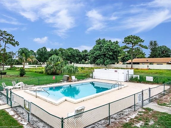 3rd image of 201 Manor Cir #215