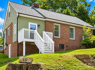 10 Enka Oak St, Candler, NC 28715