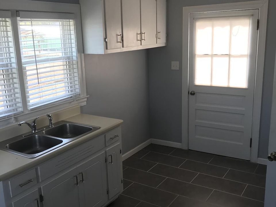 Bonus utility/laundry room!