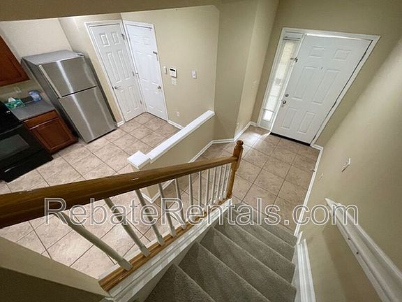 5th image of 4199 Highwood Dr