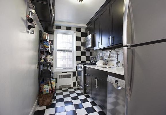 3rd image of 140-21 Burden Cres APT 306