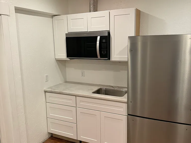 600 Wolverine Way — Photo 3