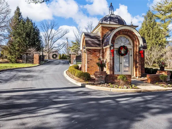 2233 Croydon Walk, Saint Louis, MO 63131