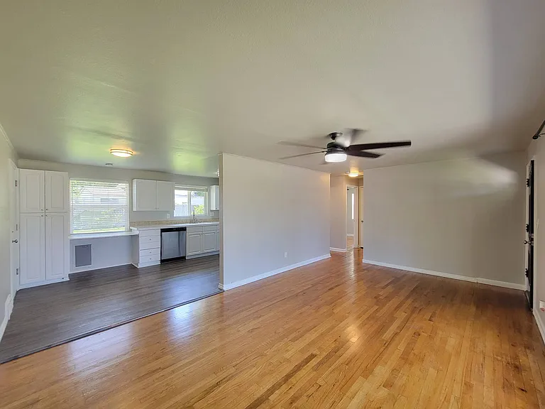 425 W 12th Ave — Photo 4