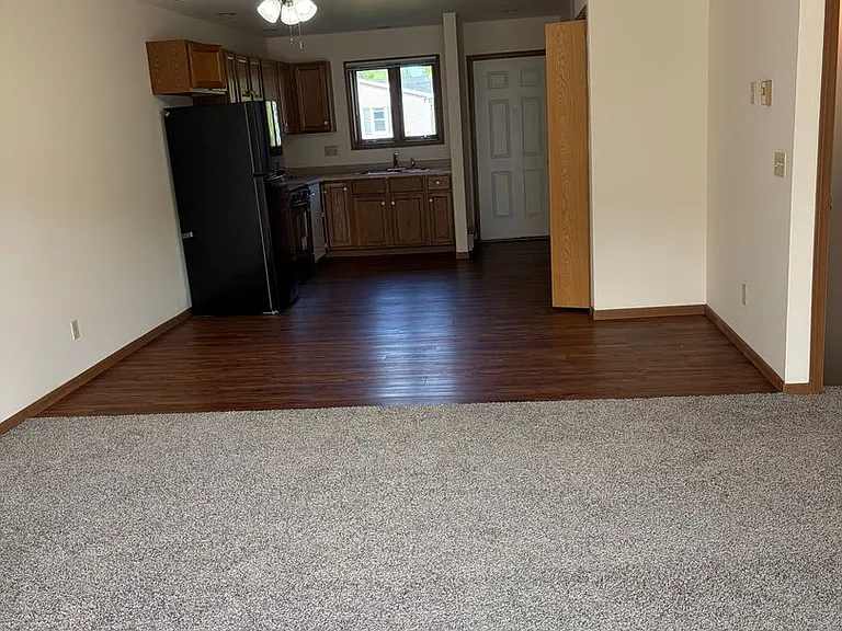 329-335 Fox Trl — Photo 2