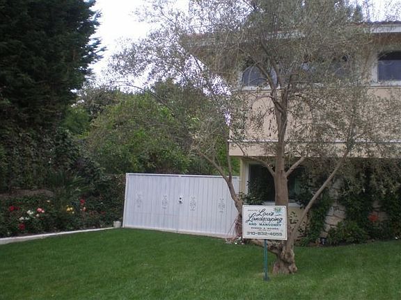 Side gate