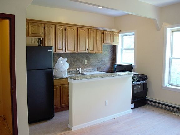 4th image of 819 Herkimer St APT 2