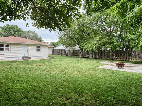 4th image of 7837 Renfrew Dr
