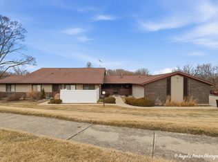 606 Waters Edge Dr APT A, McHenry, IL 60050