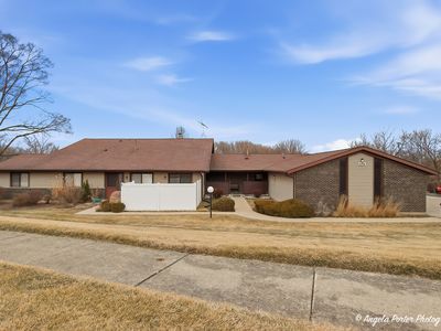 606 Waters Edge Dr APT A, McHenry, IL, 60050