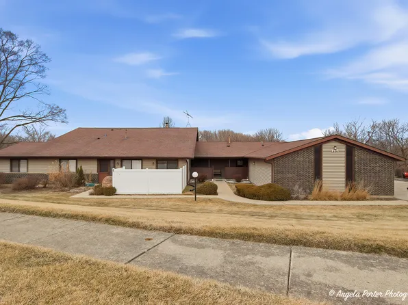 606 Waters Edge Dr APT A, McHenry, IL 60050