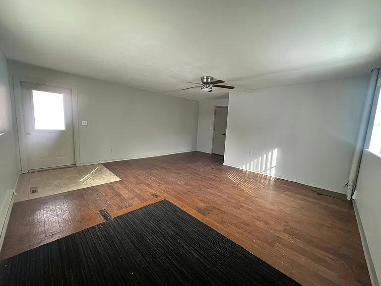 727 Washington St — Photo 37