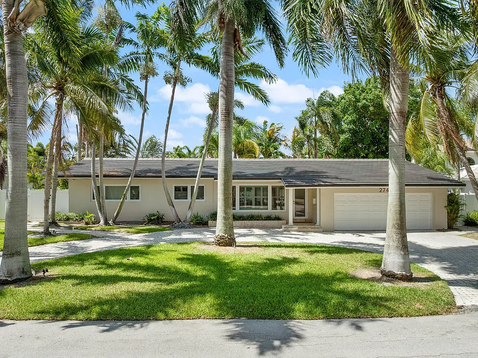 2740 NE 25th Pl