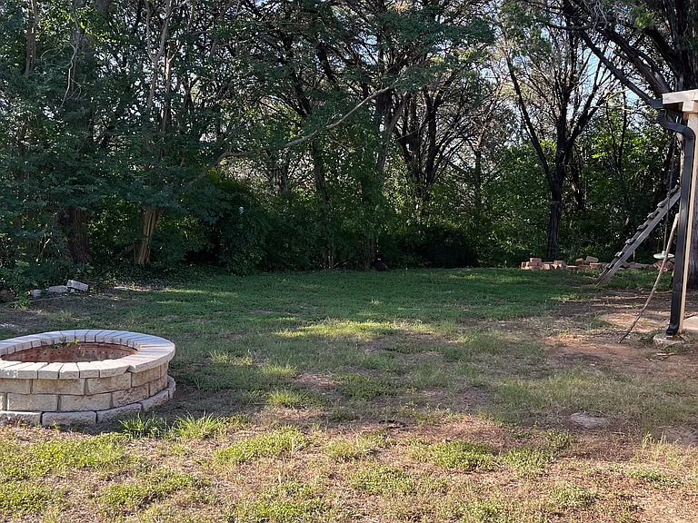 520 Crestwood Dr — Photo 14