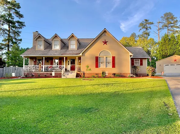 1000 Newmarket Ct, Fayetteville, NC 28304