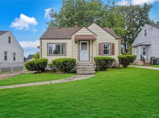 29 Park Edge Dr, Cheektowaga, NY 14225