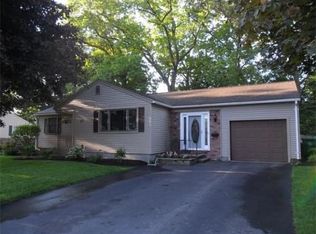 47 Tanglewood St, Chicopee, MA 01020