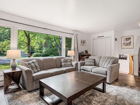 3rd image of 107 Surrey Ln
