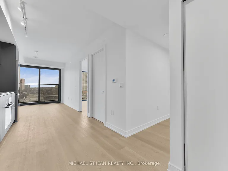 1 Jarvis St #726 — Photo 9