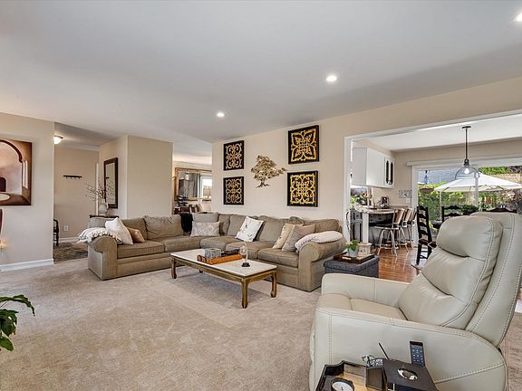4th image of 8933 Acorn Place