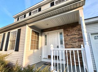 16 Van Winkle Rd, Hudson, NY 12534