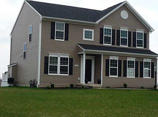 6072 Amber Dr, Farmington, NY 14425