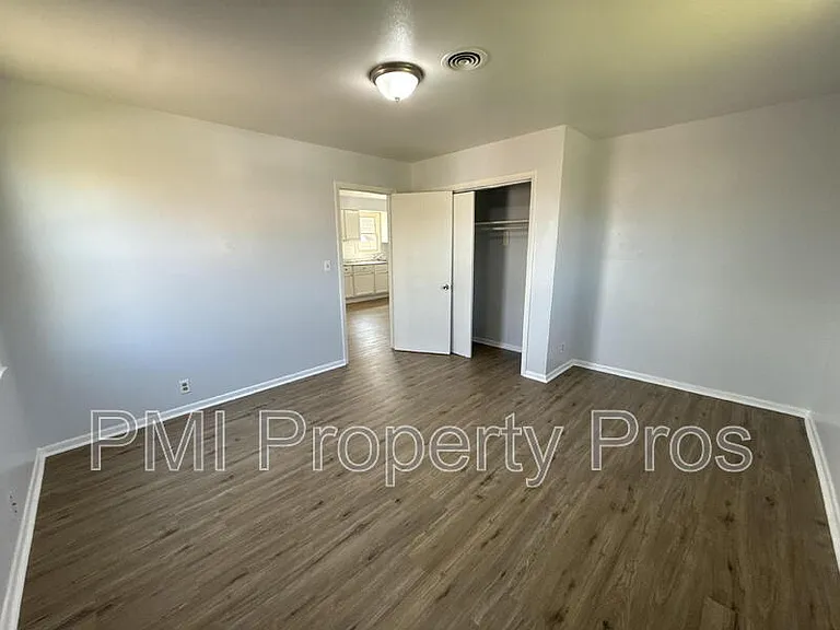 2716A N Buffum St — Photo 5