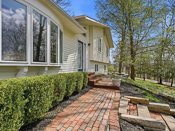 5th image of 328 Pine Tree Dr NE