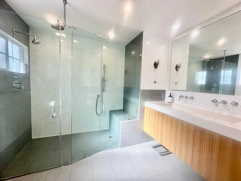 23032 Mariano St — Photo 17