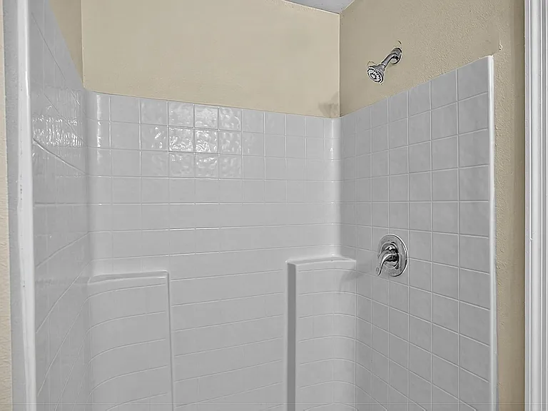 75 London Dr — Photo 33