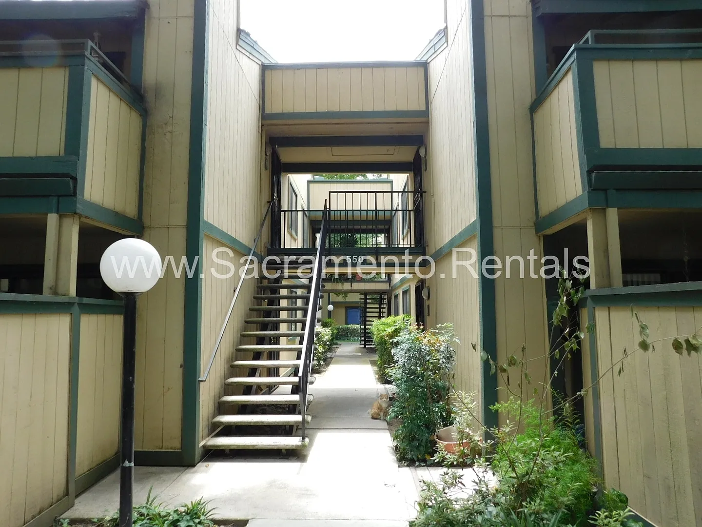 Wonderful 2bd/1+ba South Natomas Condo in Gated Community — Photo 3
