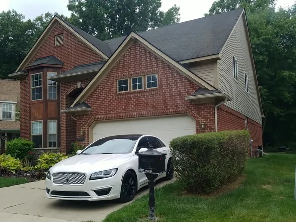 24671 Pembrooke Dr, Southfield, MI 48033